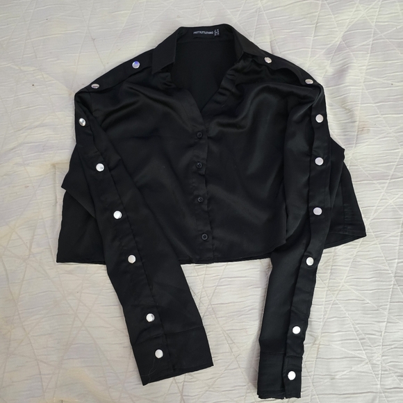 PrettyLittleThings Black Cropped Button-Down Shirt with Silver Accents - Picture 1 of 4